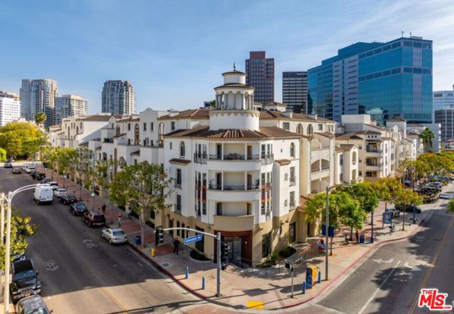 1040 Glendon Avenue, Los Angeles CA: https://media.crmls.org/mediaz/96ae00ba-3a7d-40b3-bd1a-a7226b2ce78a.jpg