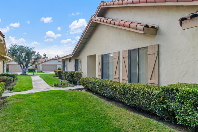 314 Sierra Madre S, Palm Desert CA: https://media.crmls.org/mediaz/96aea84b-4123-4f43-a1ec-59bc99f603ac.jpg