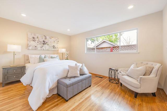 3135 Alameda De Las Pulgas, Menlo Park CA: https://media.crmls.org/mediaz/96aeb510-1d3d-4505-9bcb-052e65d1d3f9.jpg