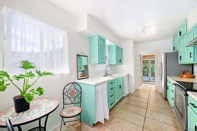 2344 Warmlands Ave, Vista CA: https://media.crmls.org/mediaz/96aee3e1-3c83-4aa1-b435-afdcbca3034a.jpg