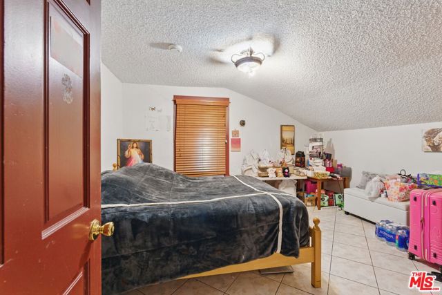128 N St Andrews Place, Los Angeles CA: https://media.crmls.org/mediaz/96af667a-4f74-4c64-8d3e-5f4665f04341.jpg