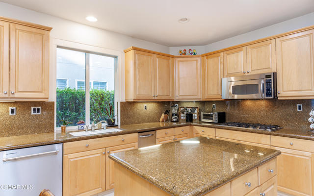 20769 Lugano Way, Porter Ranch CA: https://media.crmls.org/mediaz/96af6af4-3049-4736-bcd9-ba3a982780d0.jpg