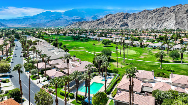 54624 Shoal Creek, La Quinta CA: https://media.crmls.org/mediaz/96af7cfa-ea9c-4458-8ea8-f503455688f5.jpg