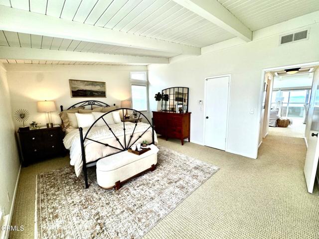1905 Ocean Drive, Oxnard CA: https://media.crmls.org/mediaz/96b097dc-b348-4967-b6b1-47919e1e3b8f.jpg