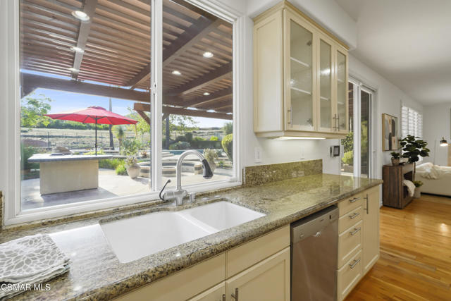 657 Via Vista Vista, Newbury Park CA: https://media.crmls.org/mediaz/96b0a0f0-6e55-418a-91a4-d6ab69966656.jpg