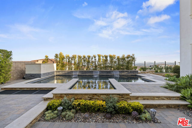 20162 W Cromwell Way, Porter Ranch CA: https://media.crmls.org/mediaz/96b137ce-7b69-4e71-855f-ce5a7b30d423.jpg