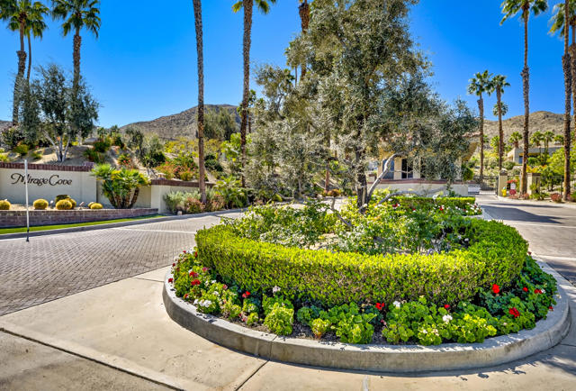 26 Alta Vista, Rancho Mirage CA: https://media.crmls.org/mediaz/96b14690-27b2-4ff3-b374-9665fca2383f.jpg