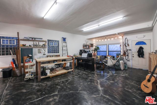 2646 La Cienega Avenue, Los Angeles CA: https://media.crmls.org/mediaz/96b21260-c3b4-456f-b434-df1881ccd44f.jpg