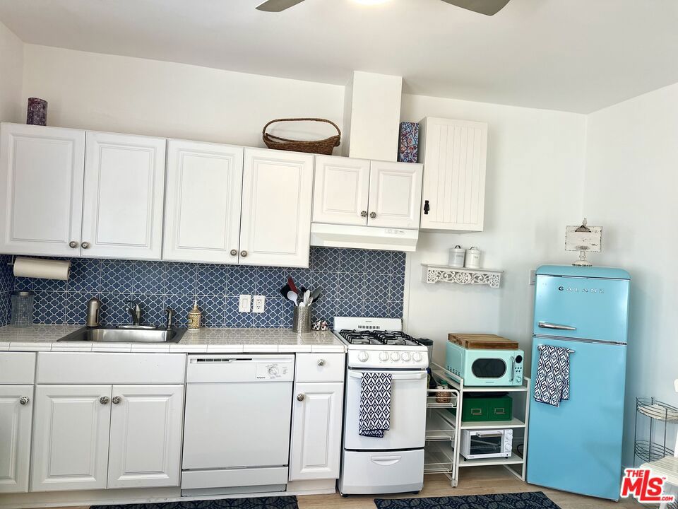 https://media.crmls.org/mediaz/96b2c4ae-c329-4fcc-9637-2019350fa491.jpg?preset=X-Large