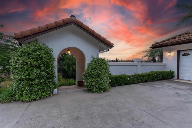 4514 La Canada, Fallbrook CA: https://media.crmls.org/mediaz/96b2c625-407d-4f60-aefe-f71662353d15.jpg