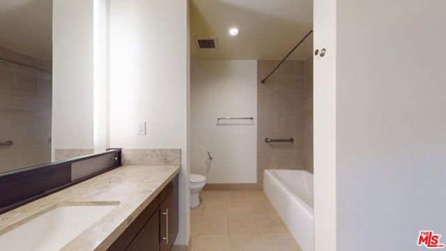 1100 Hope Street, Los Angeles, California 90015, 1 Bedroom Bedrooms, ,1 BathroomBathrooms,Condominium,For Sale,Hope,24402485