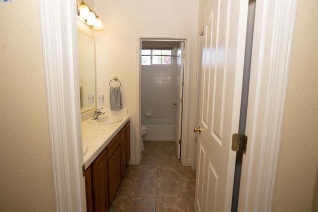 5090 Archcrest Way, Sacramento CA: https://media.crmls.org/mediaz/96b4f061-d033-44ba-aa15-c90a4e83f42b.jpg