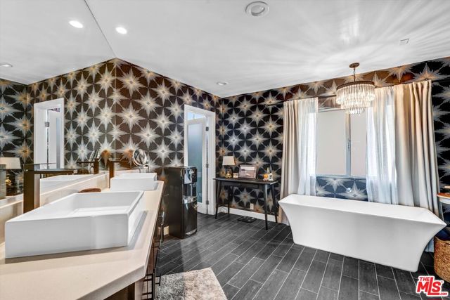 4105 Pacific Avenue, Marina del Rey CA: https://media.crmls.org/mediaz/96b5b410-a698-49ec-9d8b-a10d36037b0f.jpg