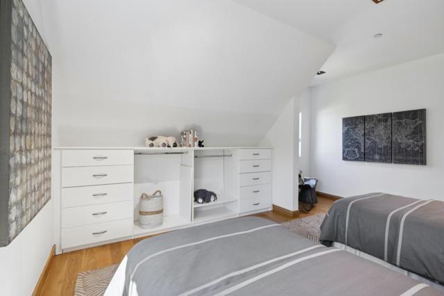 33 Highland Avenue, Burlingame CA: https://media.crmls.org/mediaz/96b5f52c-ebab-4182-949d-54c3691dcd49.jpg