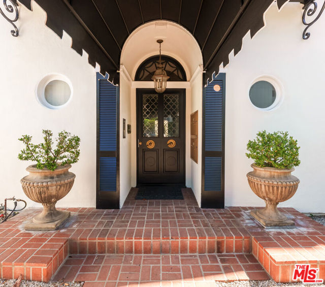1014 North Doheny Drive photo 5