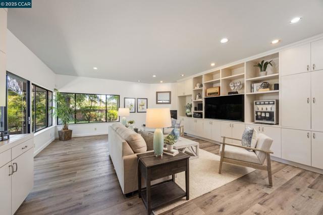 1834 Ivanhoe Ave, Lafayette CA: https://media.crmls.org/mediaz/96b6258e-e648-4fa7-a729-4d4c941af1a4.jpg