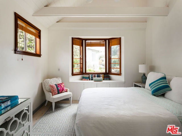31840 Seafield Drive, Malibu CA: https://media.crmls.org/mediaz/96b648e7-cbb3-438e-a718-3301125bd23b.jpg