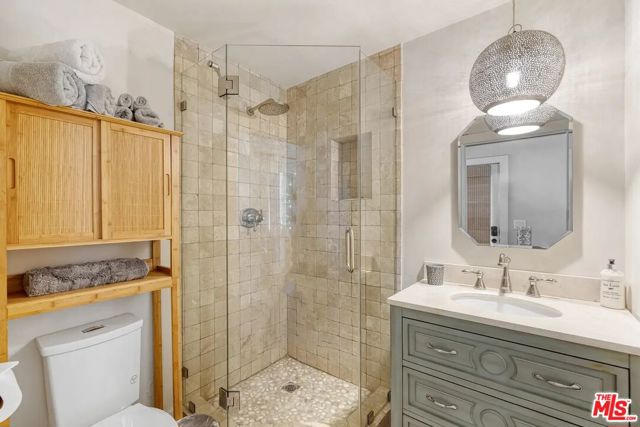 3625 Serra Road, Malibu CA: https://media.crmls.org/mediaz/96b6c0f0-971a-40d0-91b4-97b39349f858.jpg