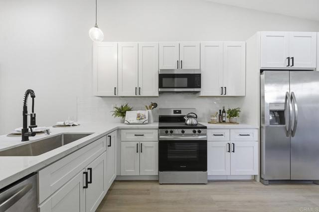 Detail Gallery Image 4 of 51 For 18023 Avenida Alozdra, Rancho Bernardo (San Diego),  CA 92128 - 2 Beds | 2 Baths