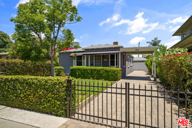 2468 GLENCOE Avenue Venice, California Venice Beach Classic - 3 Bed 1 Bath / Charming Venice home with ample natural light and fireplace! Home features hardwood floors throughout. Kitchen features plenty of counter space, cabinets with tons of storage room and appliances included are a fridge, stove, oven & washer/dryer. All bedrooms are bright and spacious! Home has an oversized backyard, with orange and lemon trees, perfect for entertaining! This home also includes laundry & 2-car garage, & gated long driveway (4 spots total)! This property is located just minutes from all that Abbot Kinney Blvd, Washington Blvd, and Lincoln Blvd have to offer, so don't miss your chance to live in one of the best pockets of Venice! Available 08/01/2022.