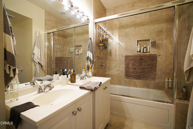 1325 Linda Rosa Avenue, Los Angeles CA: https://media.crmls.org/mediaz/96b72a3f-ef7d-4215-91fe-368c6bd3dbc5.jpg
