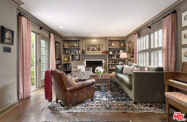 232 N Arden Boulevard, Los Angeles CA: https://media.crmls.org/mediaz/96b7ad44-4b42-4fb8-b65a-e989fc7764c9.jpg