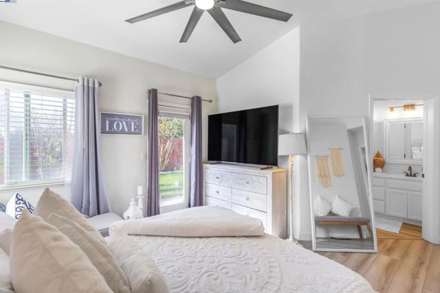 715 Bobcat Ln, Manteca CA: https://media.crmls.org/mediaz/96b7f83f-24fe-4bf3-8448-b868f67b1e1c.jpg