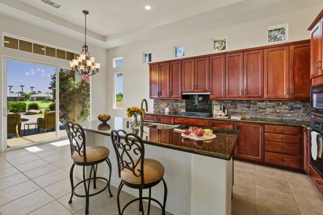 51686 Via Sorrento, La Quinta CA: https://media.crmls.org/mediaz/96b8754e-b27b-4b27-ac1f-a3cfc9b72265.jpg