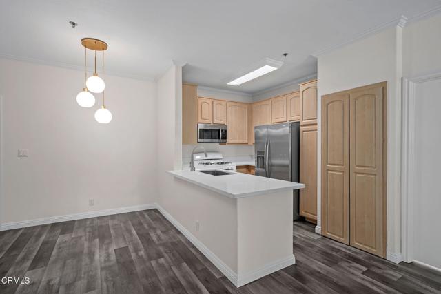 Detail Gallery Image 9 of 28 For 300 N El Molino Ave #125,  Pasadena,  CA 91101 - 2 Beds | 2 Baths