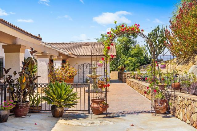 Detail Gallery Image 4 of 53 For 13065 via Suena, Valley Center,  CA 92082 - 3 Beds | 2/1 Baths