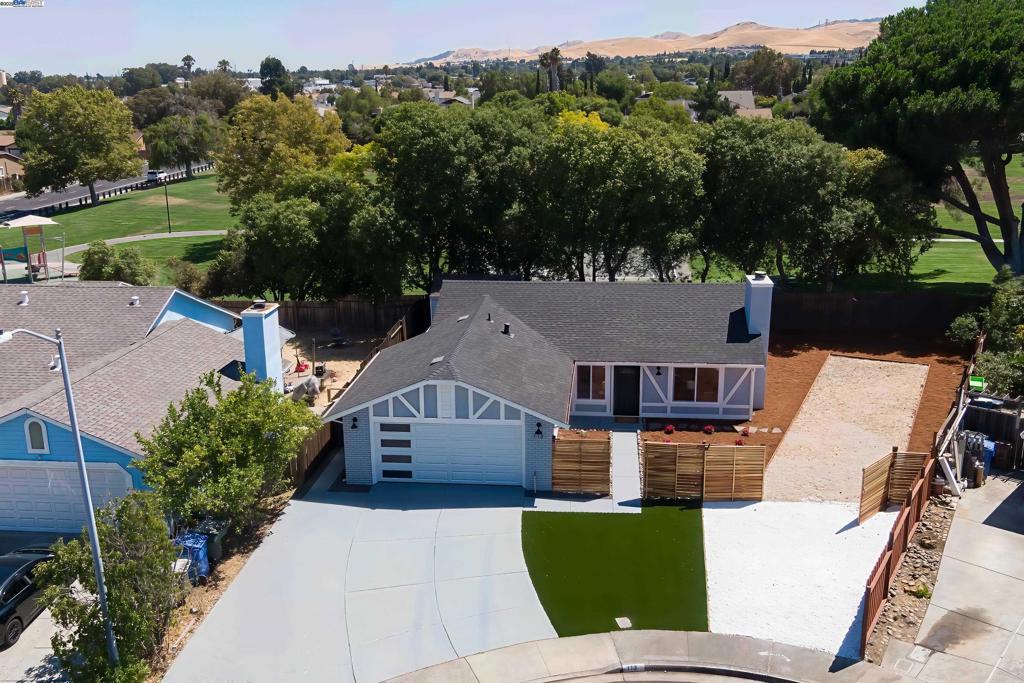 113 Shellie Ct
