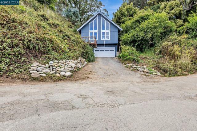 290 Olympian Way, Pacifica CA: https://media.crmls.org/mediaz/96ba0f83-48c0-49ff-ba97-b2b68f0b31e8.jpg