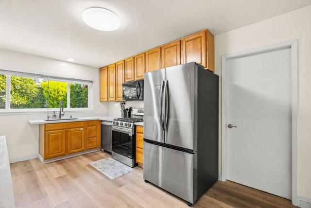 26372 Riverside Place, Carmel CA: https://media.crmls.org/mediaz/96ba114a-c0c9-44e9-b8b5-c474f5163706.jpg