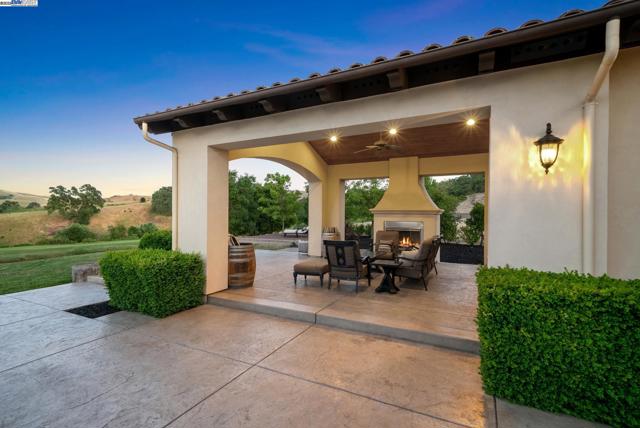 6340 Inspiration Ter, Pleasanton CA: https://media.crmls.org/mediaz/96ba1e58-d798-4c70-9ea3-98bac7d807c6.jpg