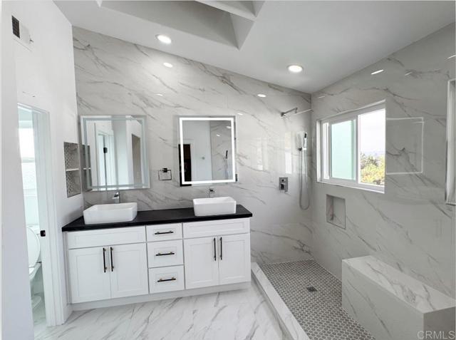 Detail Gallery Image 11 of 51 For 2030 San Remo Dr, Oceanside,  CA 92056 - 4 Beds | 3 Baths