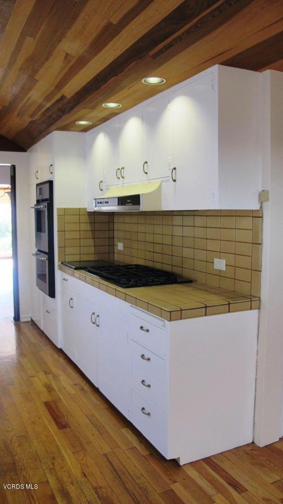 352 Glen Ellen Drive, Ventura CA: https://media.crmls.org/mediaz/96bb0780-20ca-47e7-9625-5ca62aa069e0.jpg