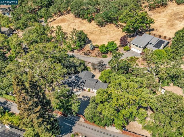 205 Castle Hill Ranch Rd, Walnut Creek CA: https://media.crmls.org/mediaz/96bb783b-cc2a-4c59-a034-36670e9dd66d.jpg
