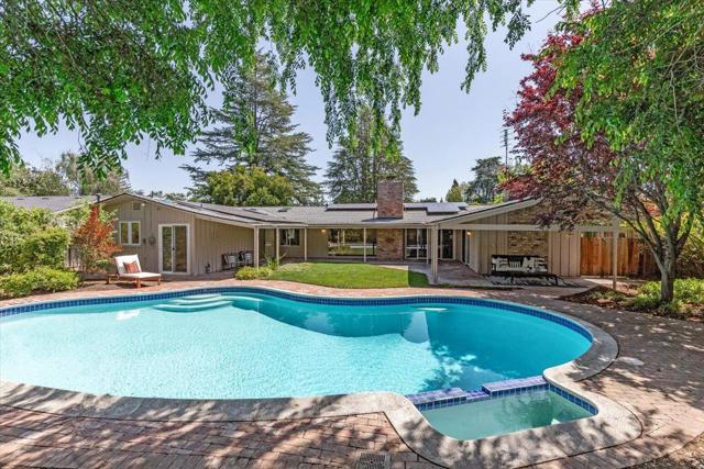 744 Los Altos Avenue, Los Altos CA: https://media.crmls.org/mediaz/96bc5034-fabd-497a-8519-8ddf54e82879.jpg