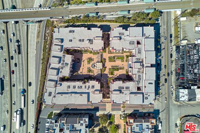 360 W Avenue 26, Los Angeles CA: https://media.crmls.org/mediaz/96bcfe18-ae43-4bc0-adaf-6eac84279655.jpg