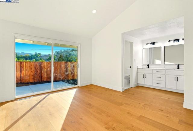 11 Paddock Ct, Pleasant Hill CA: https://media.crmls.org/mediaz/96bcfeeb-fc5c-4a19-ad53-380c9bc7559a.jpg