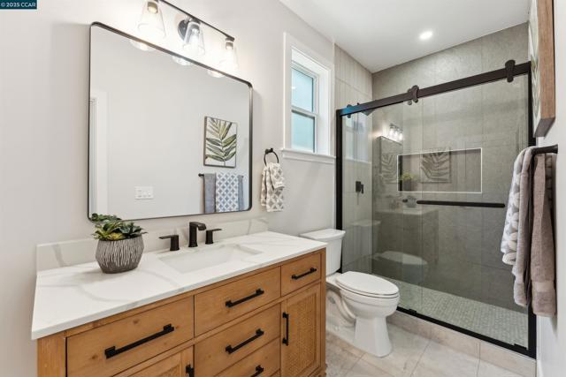 951 Yorkshire Ct, Lafayette CA: https://media.crmls.org/mediaz/96bd2a9e-8f17-420c-9dc2-3c1a47174a2a.jpg