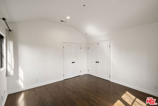 516 Lincoln Boulevard, Santa Monica CA: https://media.crmls.org/mediaz/96bd3dca-feb0-4331-a1bd-5e5e38c21825.jpg
