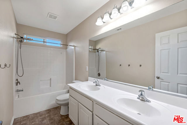 17794 Cabazon Road, Apple Valley CA: https://media.crmls.org/mediaz/96bd69c2-dfb0-4855-bce6-7d329605e6a3.jpg