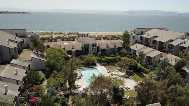 2101 Shoreline Drive, Alameda CA: https://media.crmls.org/mediaz/96bd732b-7902-4eb2-b93f-aad1c72d9682.jpg