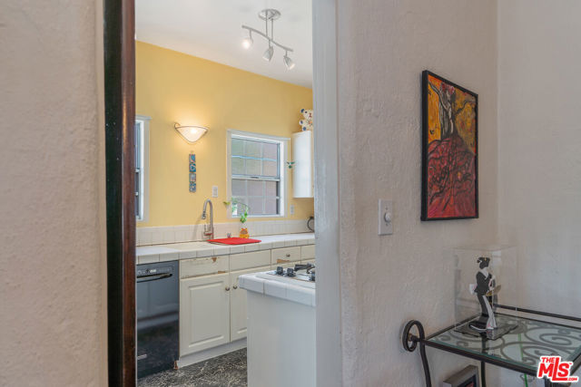 2310 Santa Anita Avenue, Altadena CA: https://media.crmls.org/mediaz/96bdbda2-359c-48f6-9576-9ab4c932a660.jpg