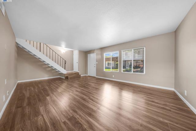 4446 Seminole Way, Pleasanton CA: https://media.crmls.org/mediaz/96bdc5dc-14fe-4be3-8c74-7537275129bb.jpg