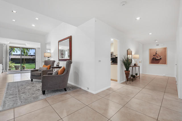 5 Fordham Court, Rancho Mirage CA: https://media.crmls.org/mediaz/96be19fc-d44a-4f5b-83c7-b2081e0087a0.jpg