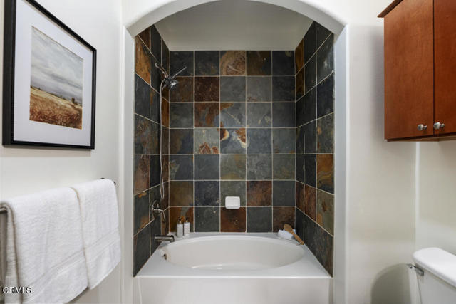 Detail Gallery Image 9 of 49 For 840 E Green St #217,  Pasadena,  CA 91101 - 2 Beds | 2 Baths