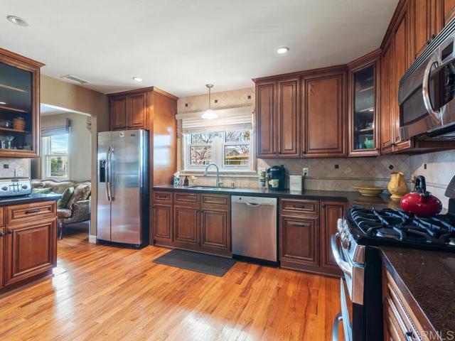 Detail Gallery Image 10 of 30 For 4839 Winona Ave, San Diego,  CA 92115 - 4 Beds | 3 Baths