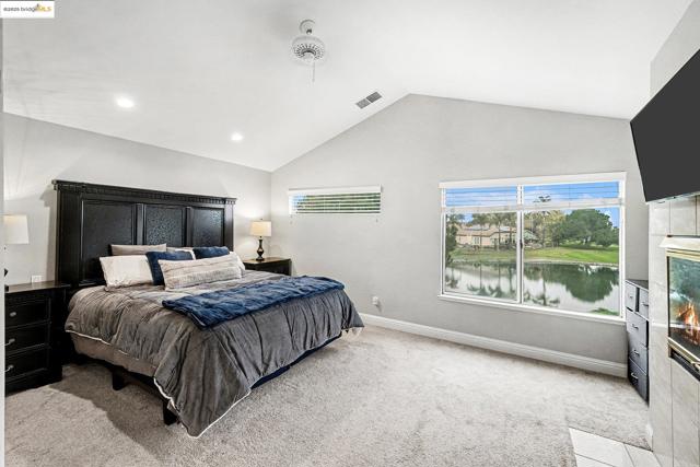 2127 Prestwick Dr, Discovery Bay CA: https://media.crmls.org/mediaz/96be58b0-5c37-4e59-a025-1376e8590e3e.jpg